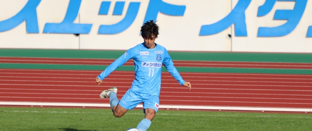 サッカーしている筆者の写真