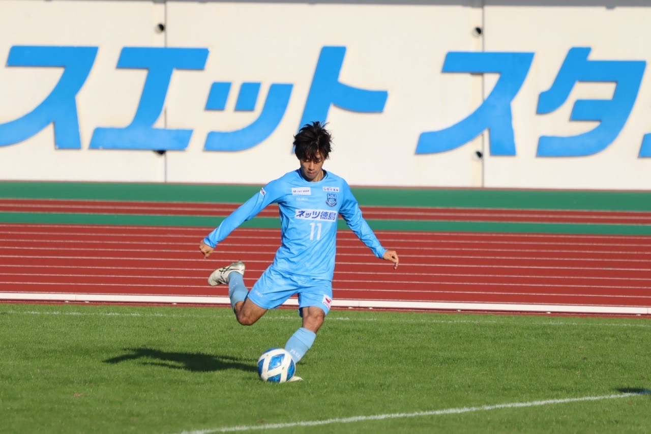 サッカーしている筆者の写真